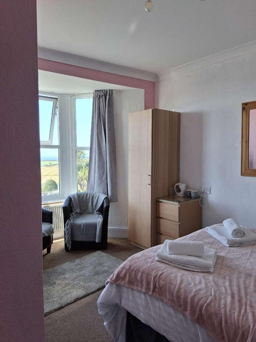 The Mounts Bay Inn Маллион Экстерьер фото